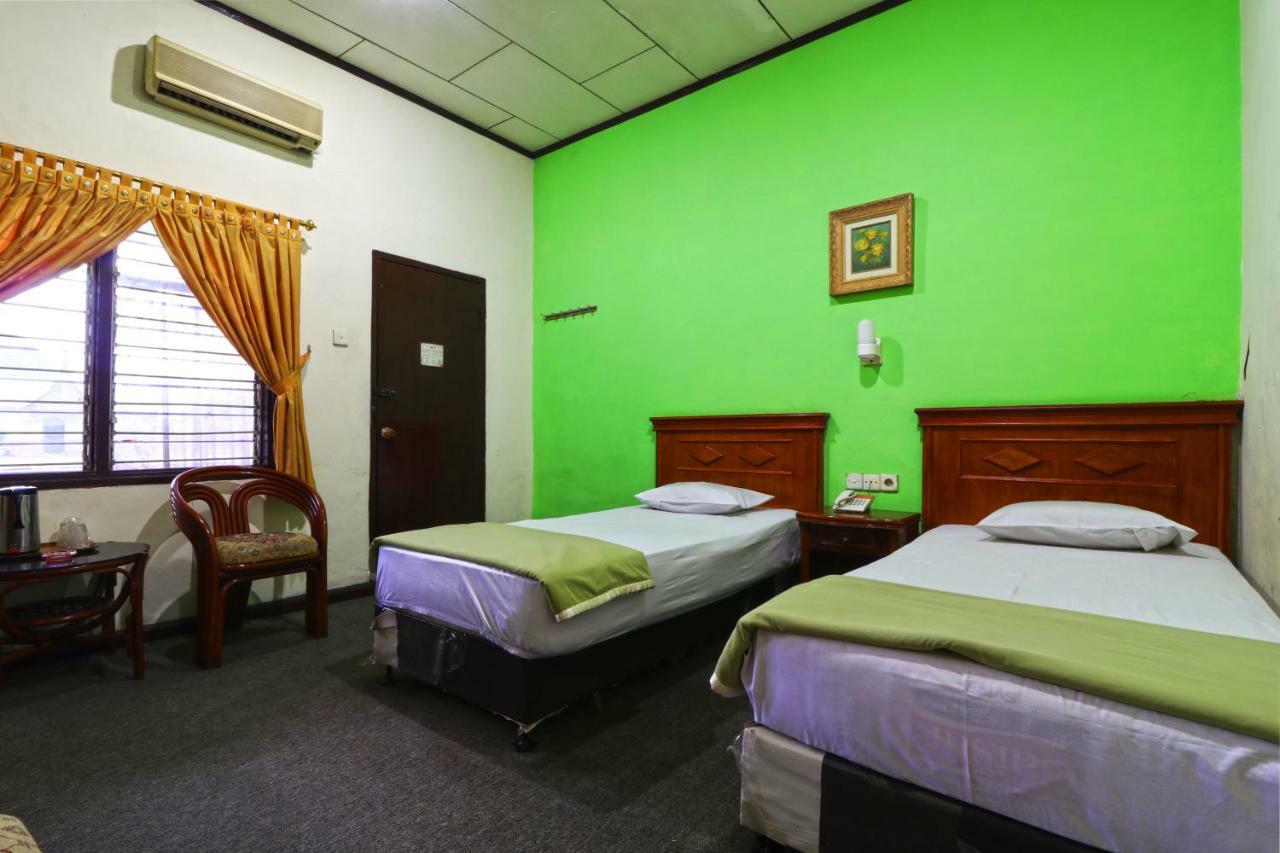 Hotel Sumatera Medan Exterior photo